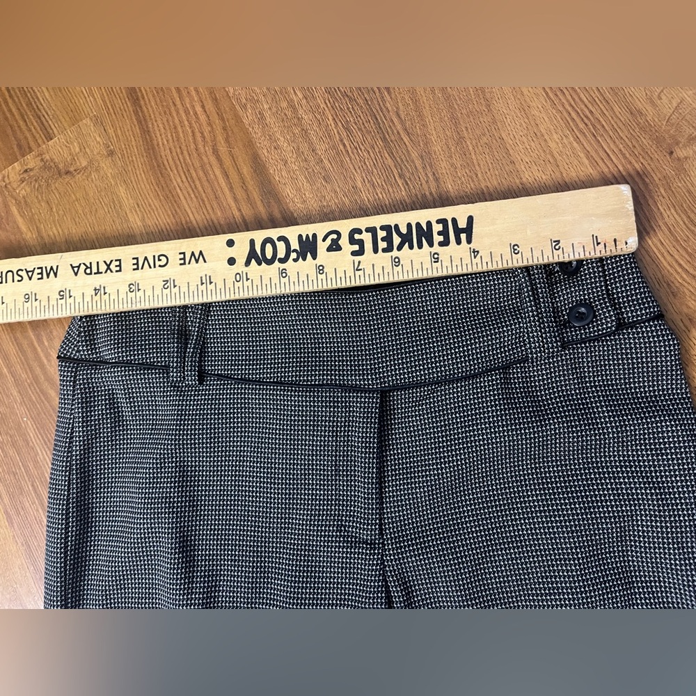 White House Black Market pleated Capri pants size 6 - Picture 7 of 7